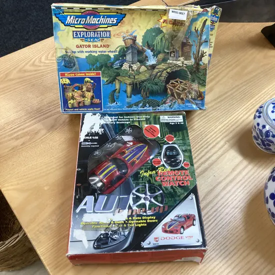 1997 Micro Machines Exploration Sea Gator Island Playset & Dodge Viper Auto Tune-Up Die-Cast with R/Cl Watch, 85015